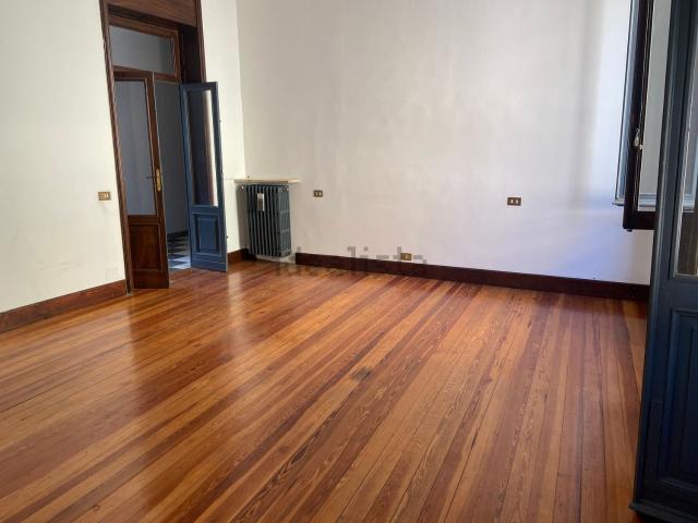 Appartamento in vendita di 220 m² in Via Felice Cavallotti