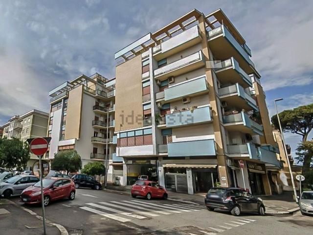 Appartamento in vendita di 220 m² in Via Ferdinando Acton