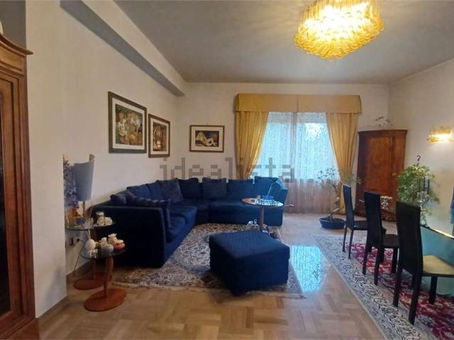 Appartamento in vendita di 220 m² in Via Ferrarelli Vincenzo, 41
