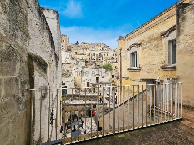 Appartamento in vendita di 220 m² in Via Fiorentini, 26