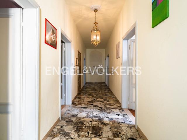 Appartamento in vendita di 220 m² in Via Francesco Puccinotti