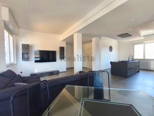 Appartamento in vendita di 220 m² in Via Oristano, 7