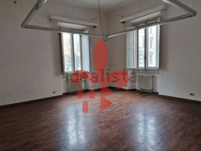 Appartamento in vendita di 220 m² in Via Lorenzo Il Magnifico