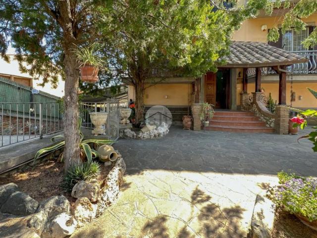 Appartamento in vendita di 220 m² in Via Lorenzo Sebastiani