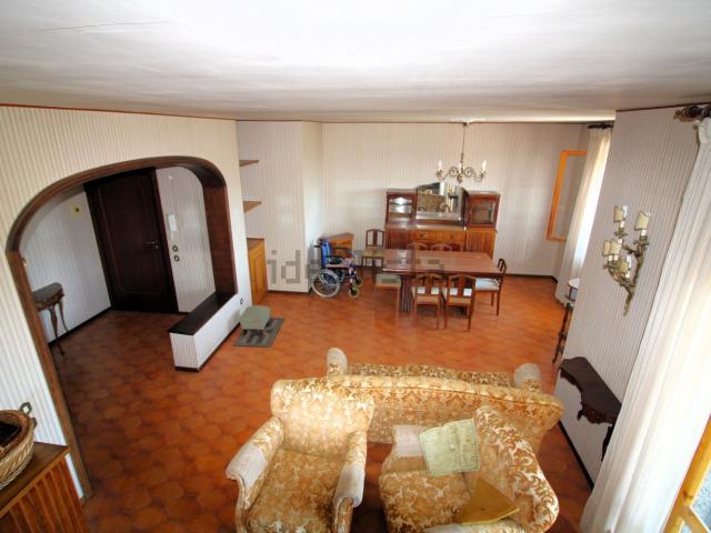 Appartamento in vendita di 220 m² in Via Lago di Varano