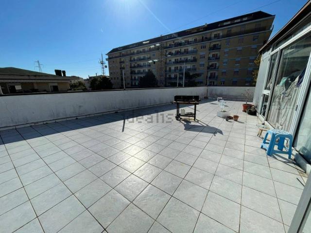Appartamento in vendita di 220 m² in Via Leonardo Bianchi