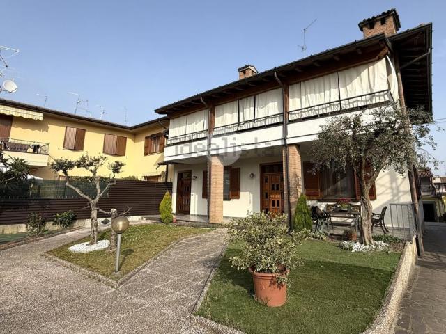 Appartamento in vendita di 220 m² in Via Monsignor G. Rizzi, 108