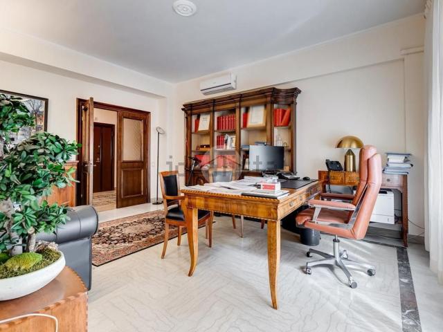 Appartamento in vendita di 220 m² in Via Monte Santo