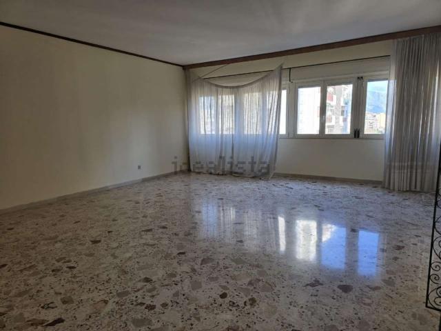 Appartamento in vendita di 220 m² in Via Montepellegrino
