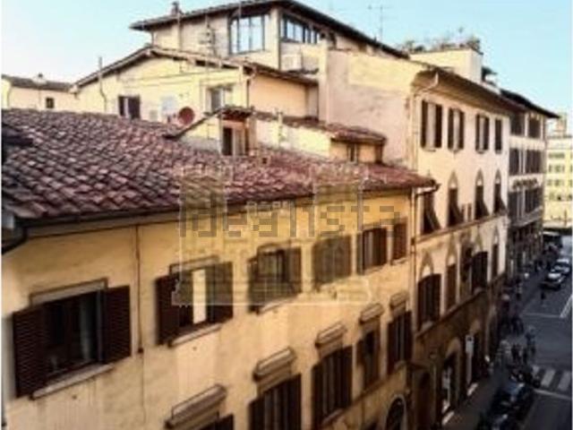 Appartamento in vendita di 220 m² in Via Maggio