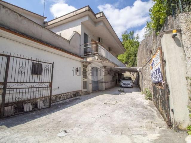 Appartamento in vendita di 220 m² in Via Maremmana Inferiore, 18