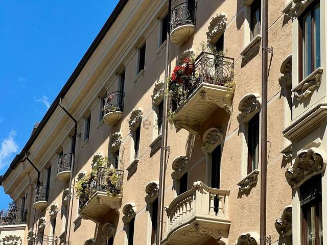 Appartamento in vendita di 220 m² in Via Maria Vittoria, 35