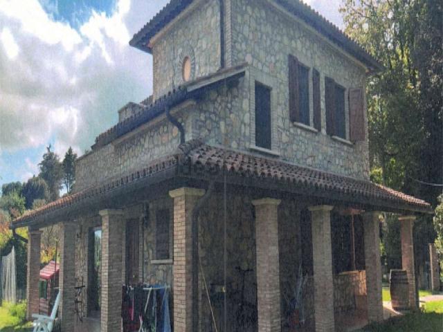 Appartamento in vendita di 220 m² in Via Nettuno