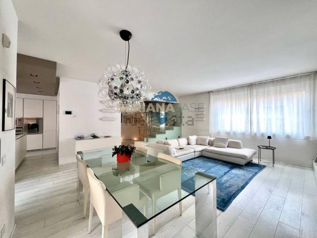 Appartamento in vendita di 220 m² in Via Selvino