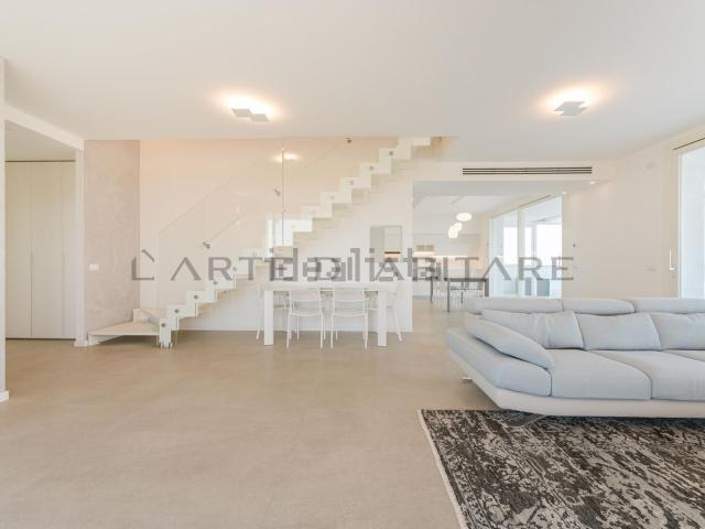 Appartamento in vendita di 220 m² in Via Rimini, 10