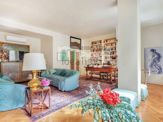 Appartamento in vendita di 220 m² in Via Uberto Visconti di Modrone