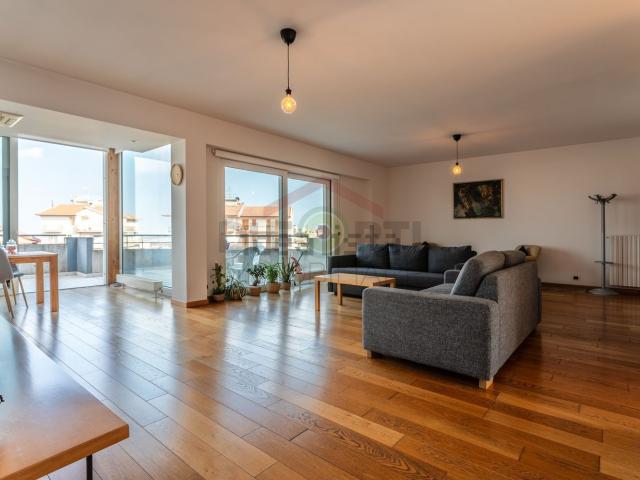 Appartamento in vendita di 220 m² in Via Ugo La Malfa, 49