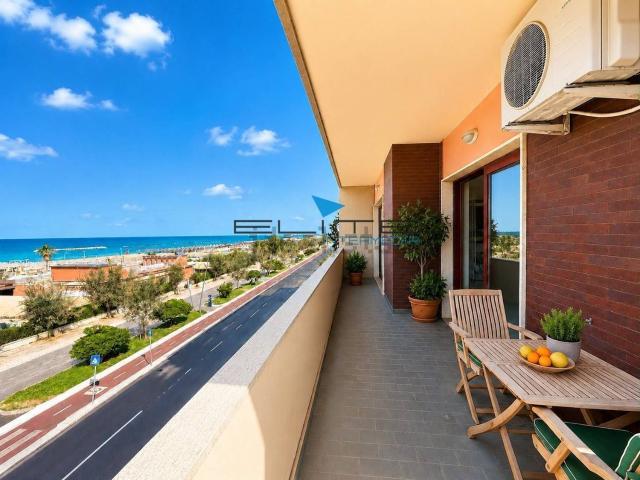 Appartamento in vendita di 220 m² in Viale della Riviera, 213