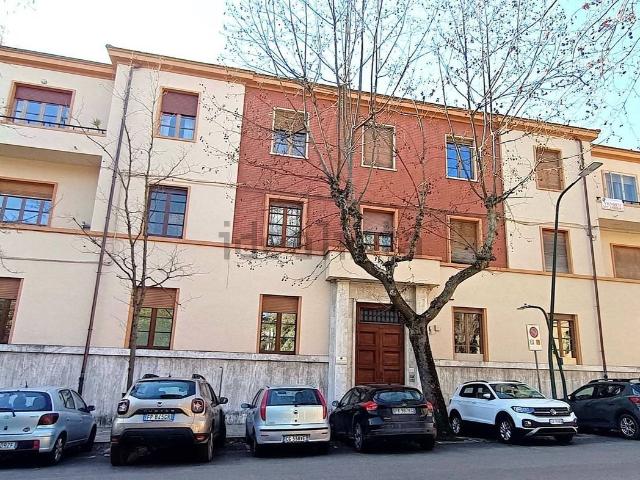 Appartamento in vendita di 220 m² in Viale Giovanni Bovio