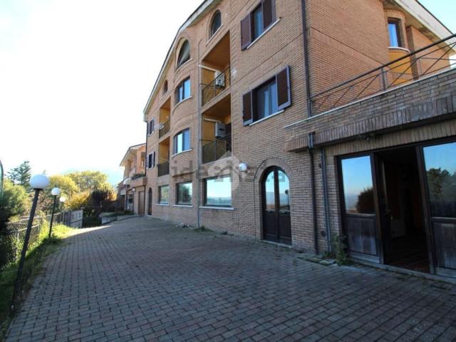 Appartamento in vendita di 220 m² in Contrada Vazzieri, 29