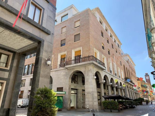 Appartamento in vendita di 220 m² in Corso Cavour, 4