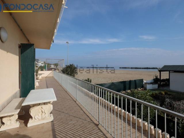 Appartamento in vendita di 220 m² in Lungomare Alcide de Gasperi, 7