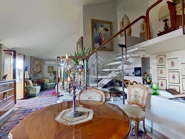 Appartamento in vendita di 220 m² in Piazza Alberti