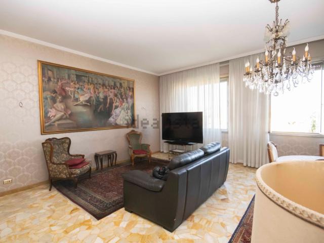Appartamento in vendita di 220 m² in Piazza Giuseppe Garibaldi, 1