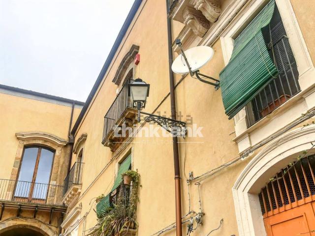 Appartamento in vendita di 220 m² in Piazza Umberto I