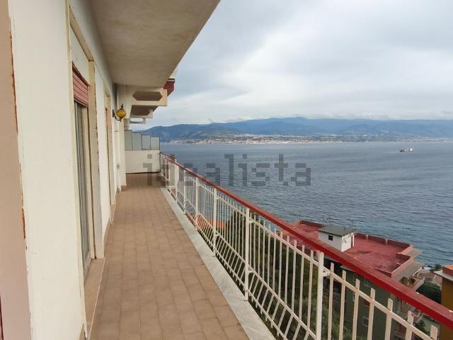 Appartamento in vendita di 220 m² in Strada Panoramica dello Stretto, 2200