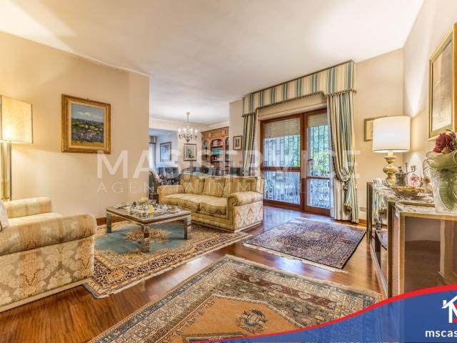 Appartamento in vendita di 221 m² in Via Domenico Jachino