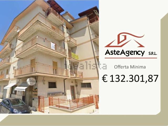 Appartamento in vendita di 221 m² in Via degli Appennini, 4