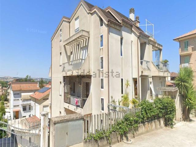 Appartamento in vendita di 221 m² in Via F. Turati, 205
