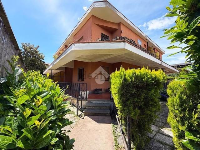 Appartamento in vendita di 221 m² in Via Poggio delle Agavi