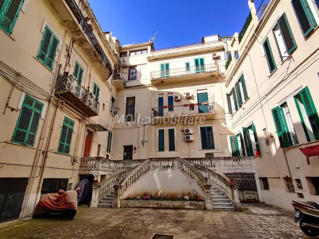 Appartamento in vendita di 221 m² in Via Romagnosi