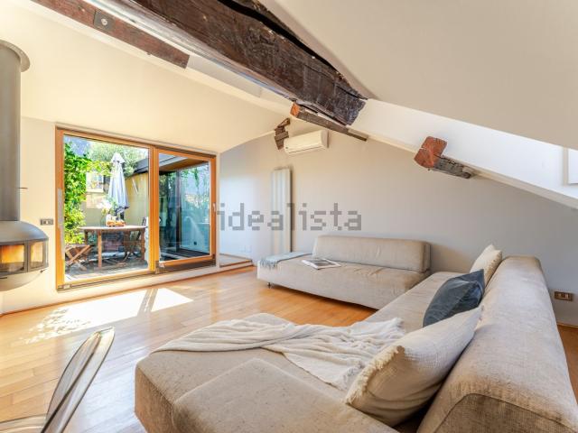 Appartamento in vendita di 222 m² in Via Fratelli Bronzetti, 9