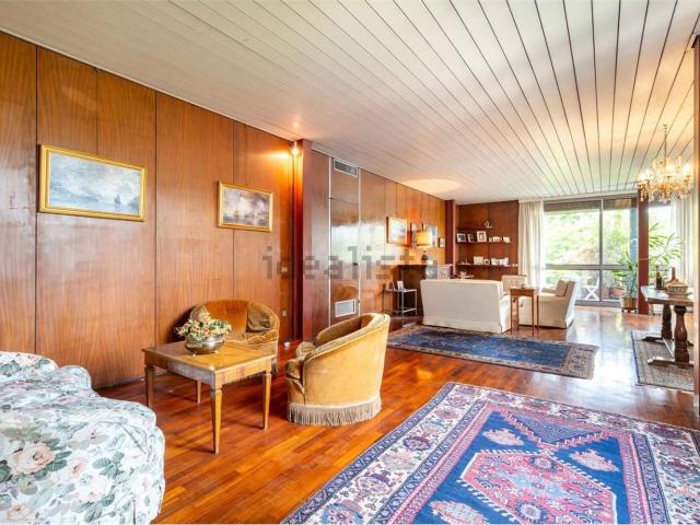 Appartamento in vendita di 222 m² in Via Laveno, 6