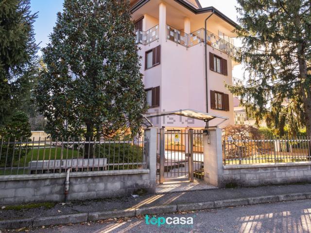 Appartamento in vendita di 222 m² in Via Salvo D&apos Acquisto, 9