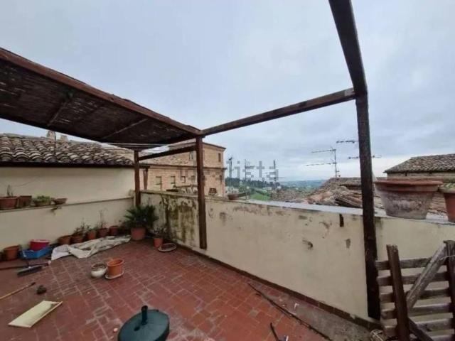 Appartamento in vendita di 222 m² in Via Pennesi, 3