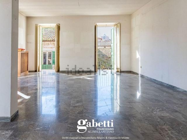 Appartamento in vendita di 222 m² in Via Valera, 6