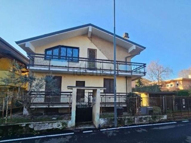 Appartamento in vendita di 223 m² in Via Dante Alighieri, 31