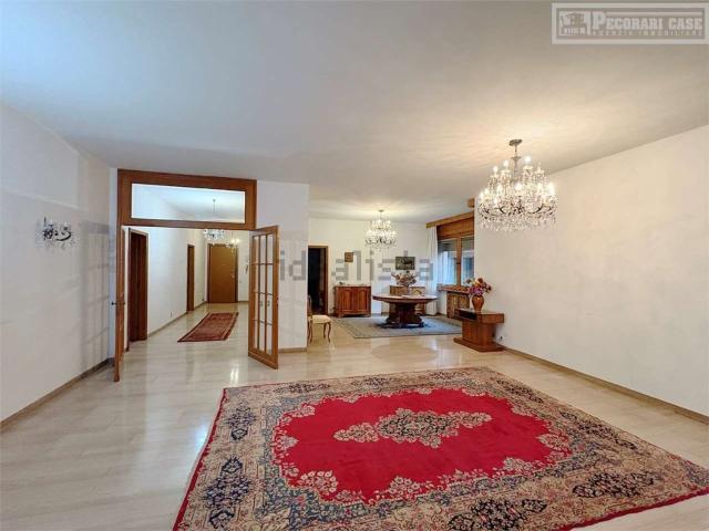 Appartamento in vendita di 223 m² in Via F. Prampolini