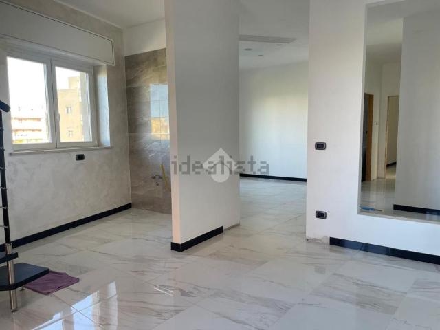 Appartamento in vendita di 223 m² in Via Lazio, 84