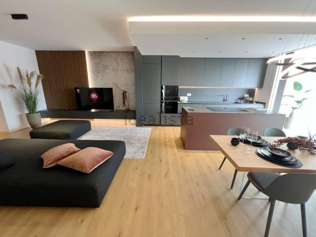 Appartamento in vendita di 224 m² in Via Citolo da Perugia