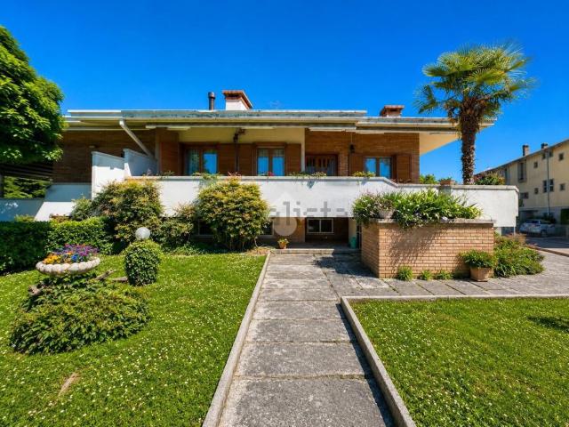 Appartamento in vendita di 224 m² in Via Giovanni Antonio da Pordenone, 30