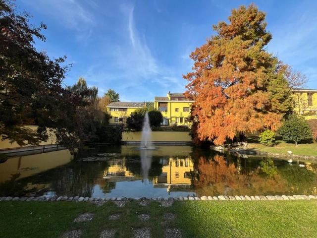 Appartamento in vendita di 224 m² in Via Ugo Foscolo, 12