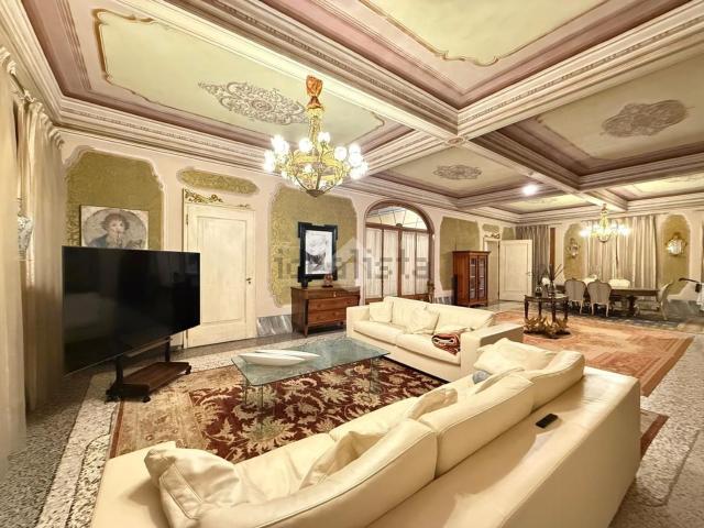 Appartamento in vendita di 225 m²