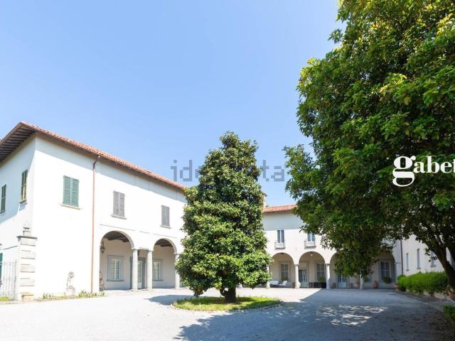 Appartamento in vendita di 225 m² in Via Calco Superiore, 1