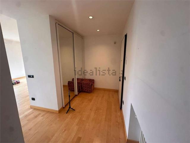 Appartamento in vendita di 225 m² in Via A. Sant&apos Elia, 7
