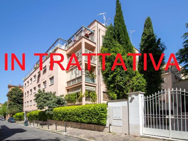 Appartamento in vendita di 225 m² in Via Alessandro Torlonia
